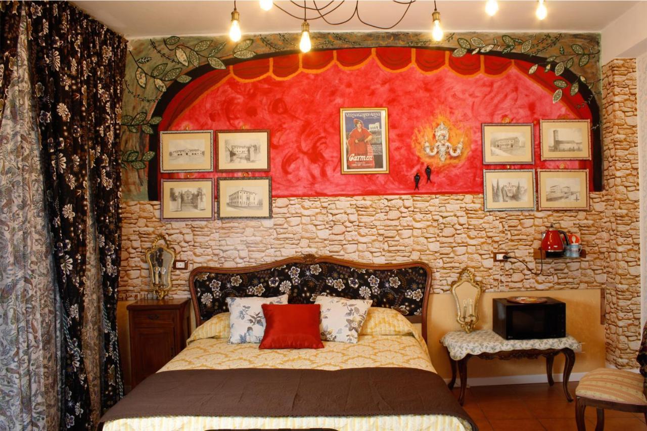 Bed and Breakfast Casa Vittoria Bridge Верона Екстер'єр фото